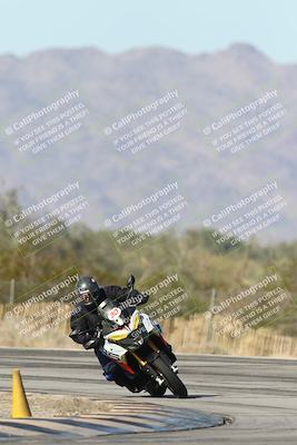 media/Dec-01-2025-Moto Forza (Mon) [[2daa91e15f]]/2-Intermediate Group/Session 3 (Turn 3)/